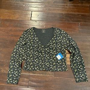 NWT Arizona juniors long sleeve floral tshirt blouse